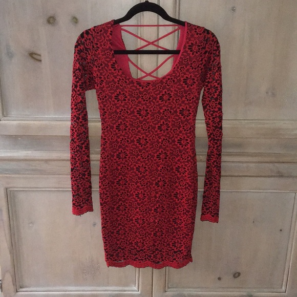 Red floral lace dress - Picture 3 of 5